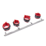 Kit bondage barre d'écartement et poignets rouge et noir | BDSM Empire