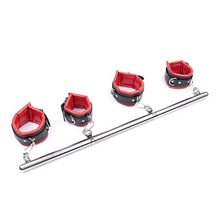Kit bondage barre d'écartement et poignets rouge et noir | BDSM Empire