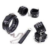 Set bondage matelassé noir, menottes chevillères et collier | BDSM Empire