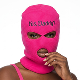 Cagoule fuchsia Yes Daddy portée, photo originale recadrée