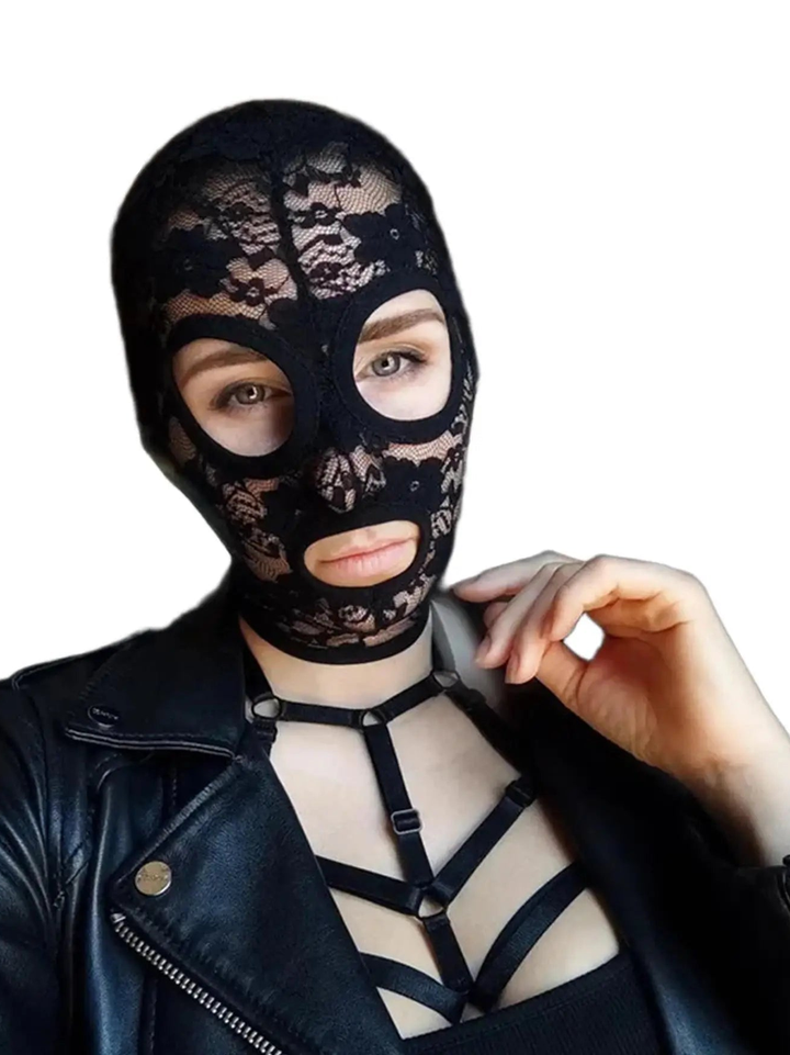 Cagoule Dentelle ou Unie, 7 Modèles — Dentelle noire, yeux et bouche — porté sur fond blanc