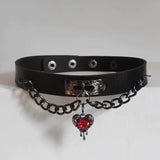 Collier Gothique Cœur Rouge et Chaîne : collier gothique noir, pendentif cœur rouge sombre, photo 2