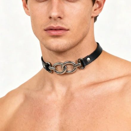 Collier Ras du Cou Anneaux Entrelacés : ras du cou noir, trois anneaux métalliques entrelacés, photo 1