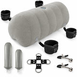 Coussin Gonflable BDSM avec Attaches : coussin gonflable gris avec menottes, chevillères et pinces, photo 1