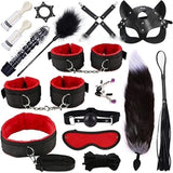 Kit BDSM Peluche 16 Pièces : les 16 accessoires à plat, doublure rouge et bandeau rouge