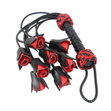 Martinet 8 Roses Noir et Rouge BDSM : martinet à huit roses, photo 1