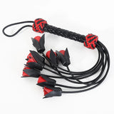 Martinet 8 Roses Noir et Rouge BDSM : martinet à huit roses, photo 4