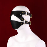 Masque Muselière et Bandeau Cuir PU : masque muselière en cuir PU sur mannequin, photo 6