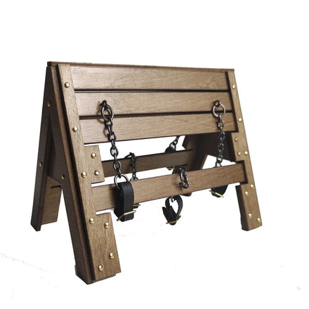 Mini Chevalet BDSM Atelier en Bois : vue de trois quarts, lattes et chaînes, photo 1