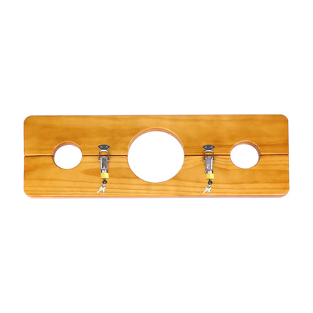 Pilori BDSM en Bois : pilori en bois massif à ouvertures rondes et cadenas, photo 1